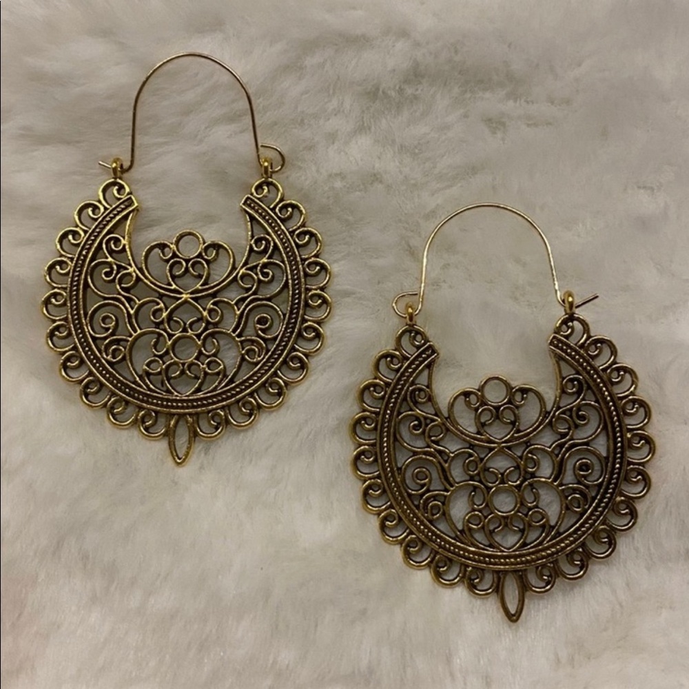 NWOT 🛍 Bundle for DISCOUNTS off Merch or Shipping